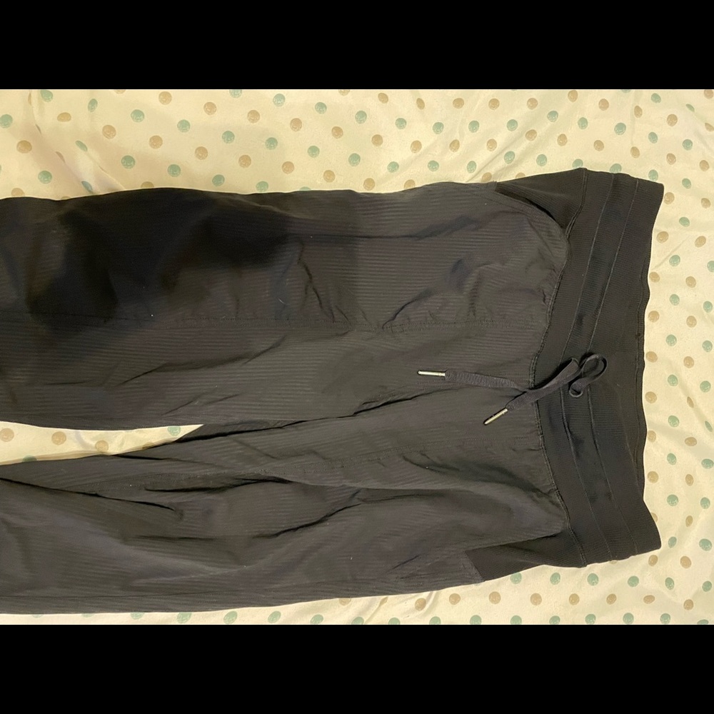 Lululemon size 2 dance joggers MINT condition